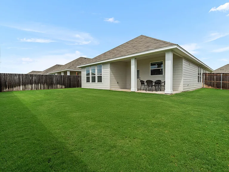 712 Ashberry Dr — Photo 32