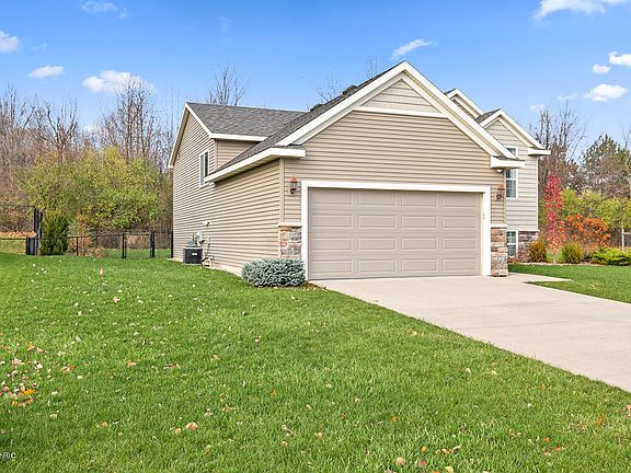 3rd image of 4655 Haywood Dr SE