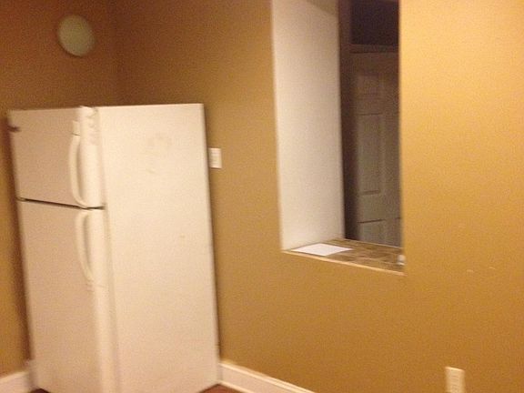 4th image of 1131 N Galloway St