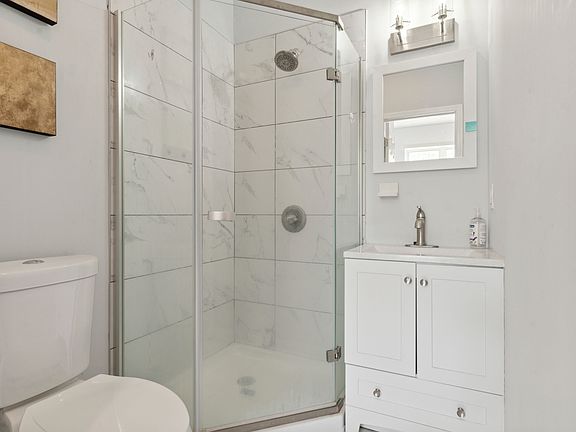 4th image of 1727 Arlington St Unit A