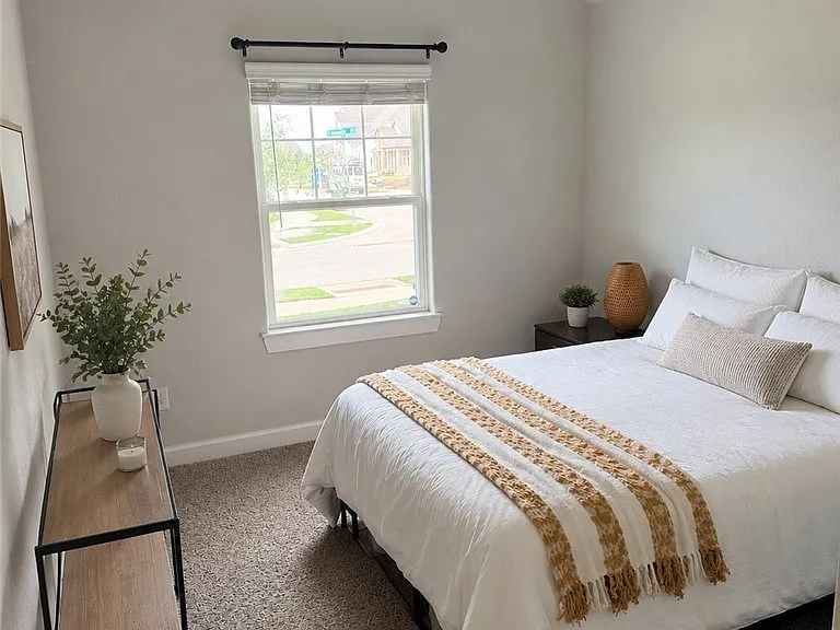 1940 Cambria Dr — Photo 12