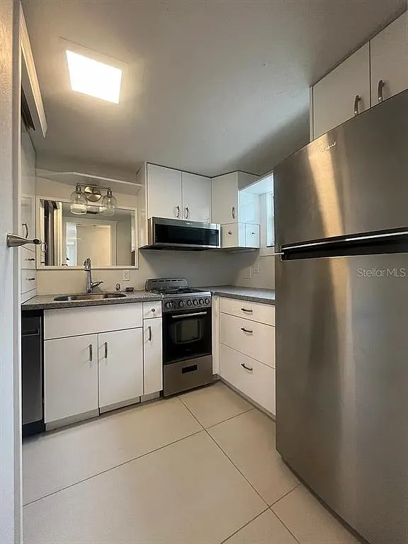 Studio, 1.0 bath, 350 sqft, $1,075 — Photo 1