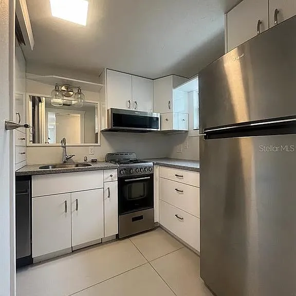 1713 29th St W — Photo 1