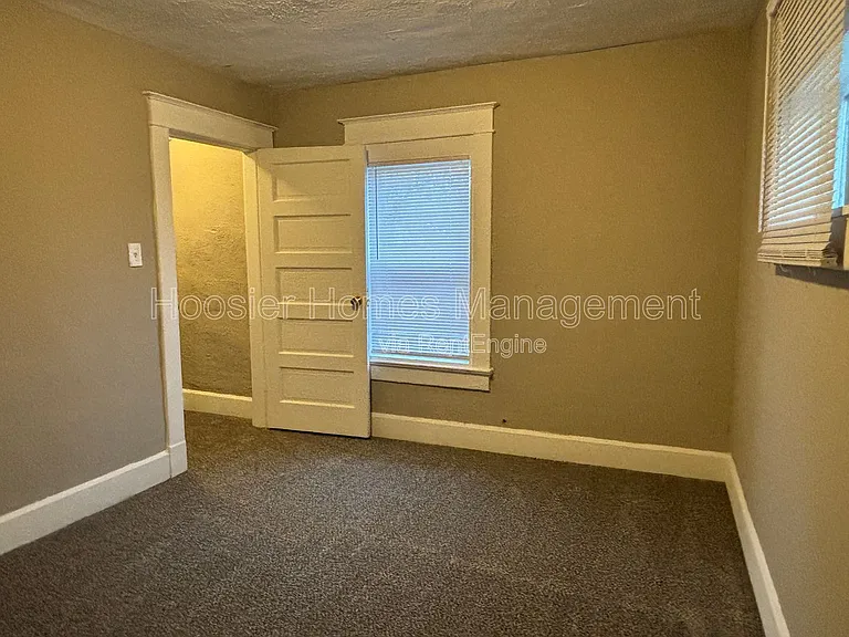 1421 N Olney St — Photo 17