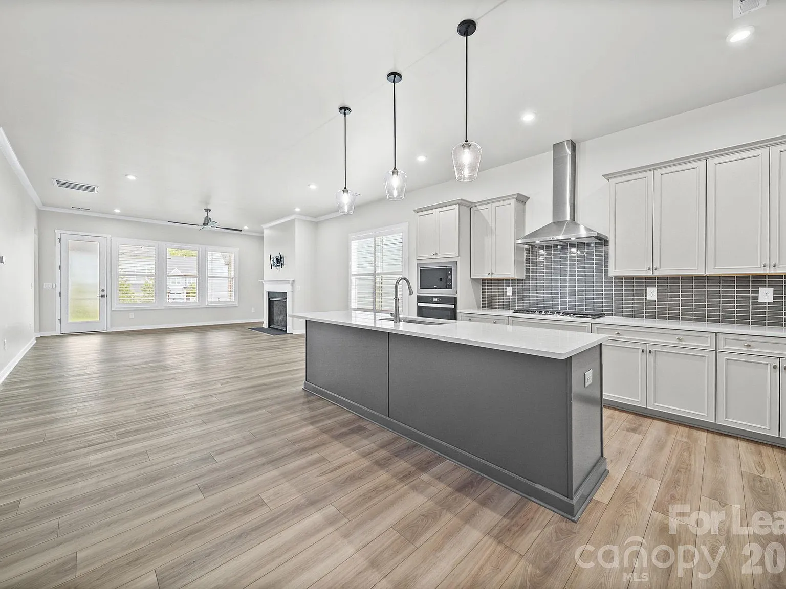 4 bed, 2.5 bath, 2043 sqft, $3,200 — Photo 2