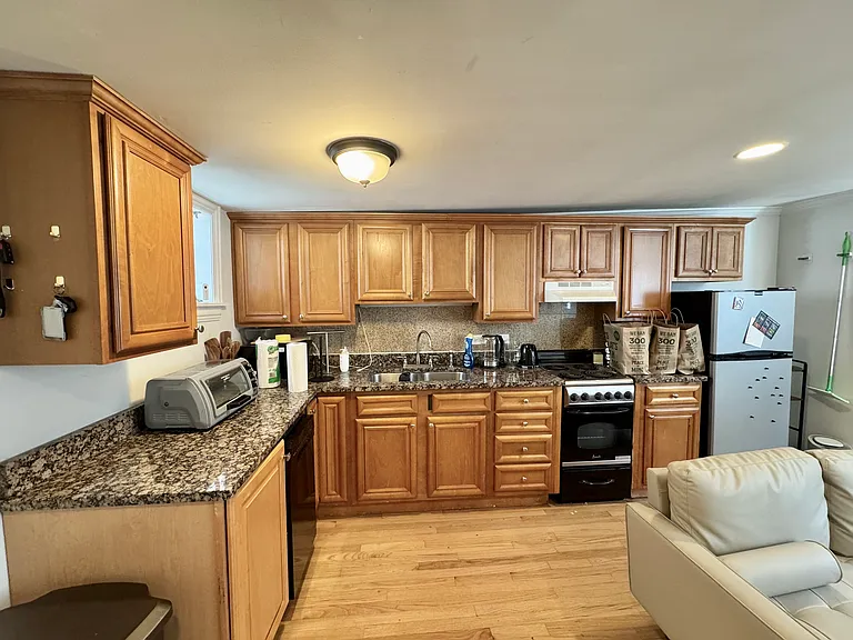 1945 N Lincoln Ave #CH2 — Photo 4