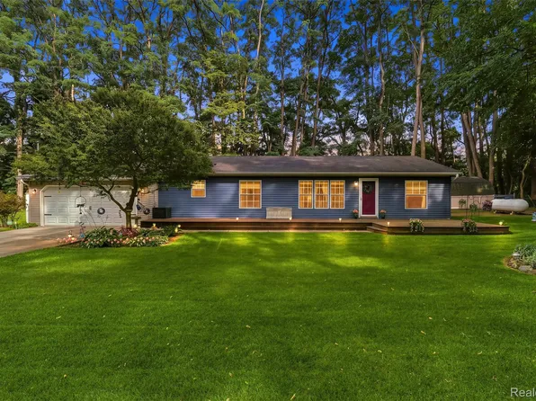 15231 Shiawassee Dr, Byron, MI 48418
