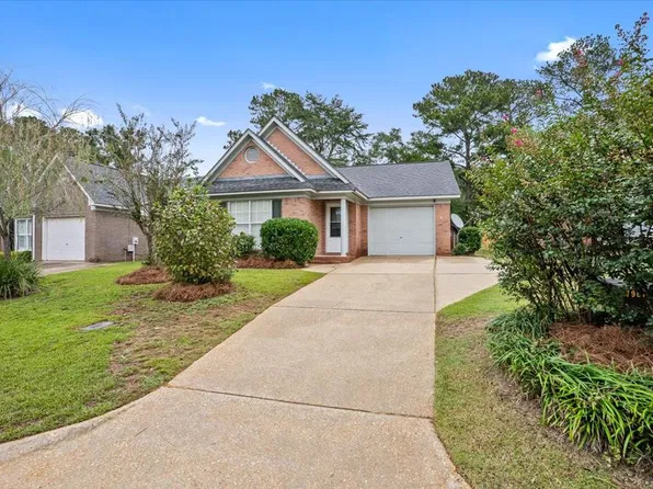 111 Wembley Ct, Dothan, AL 36305