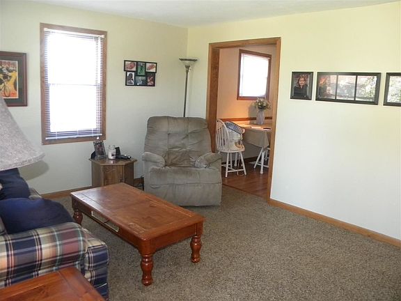 5th image of 701 E Lowell Ave
