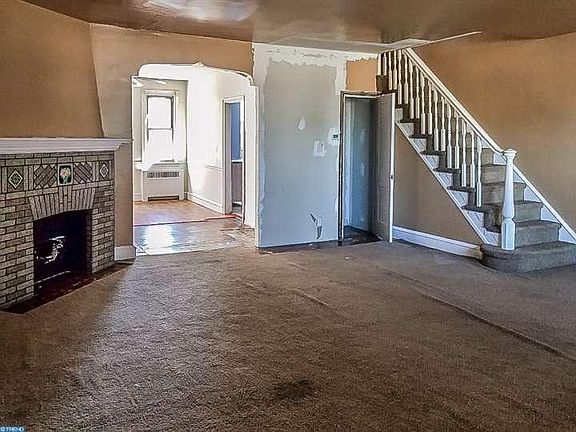 3rd image of 4145 E Roosevelt Blvd