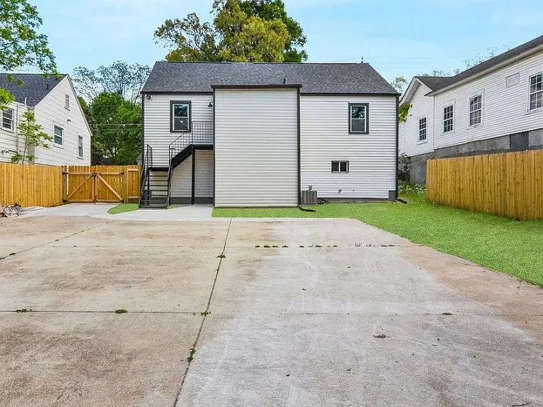 1677 Martin Luther King Jr Dr NW — Photo 8