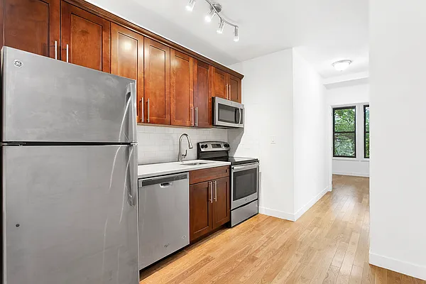 Rented by Fountain Realty Group | media 7