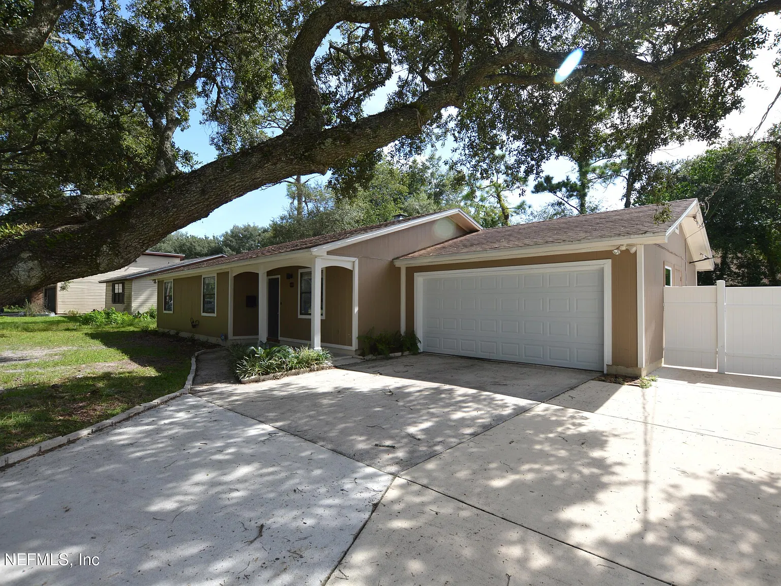 3 bed, 2.0 bath, 1432 sqft, $1,900 — Photo 2