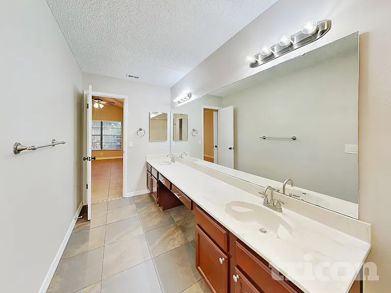 419 E Springtree Way — Photo 8