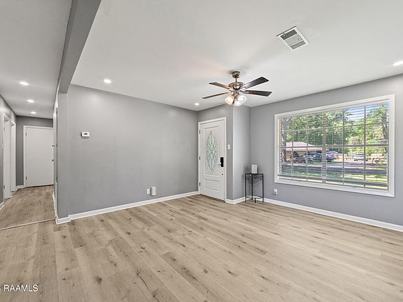 3rd image of 101 Calais St