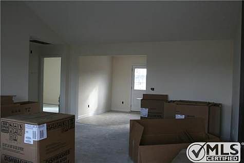 4th image of 113 Waldorf Ct