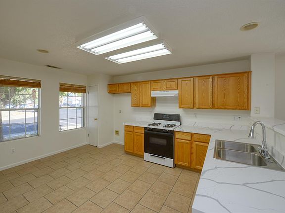 5th image of 1010 Sparrow Hawk Ln