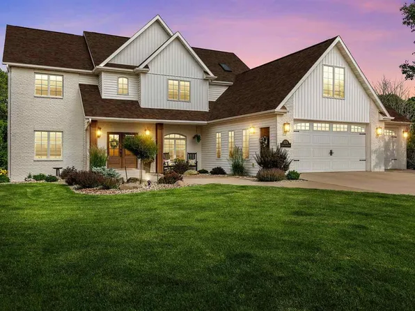 1574 Turkey Ridge Ct NW, Swisher, IA 52338