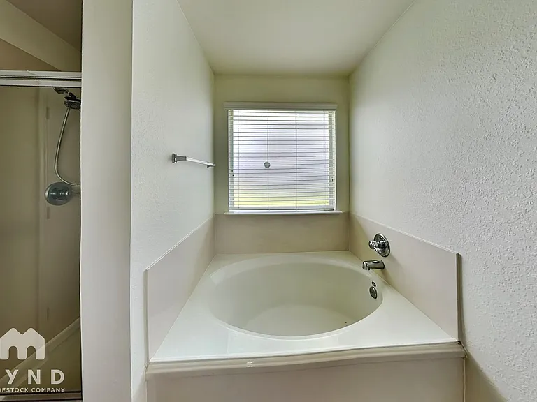 4103 Oakview Creek Ln — Photo 13