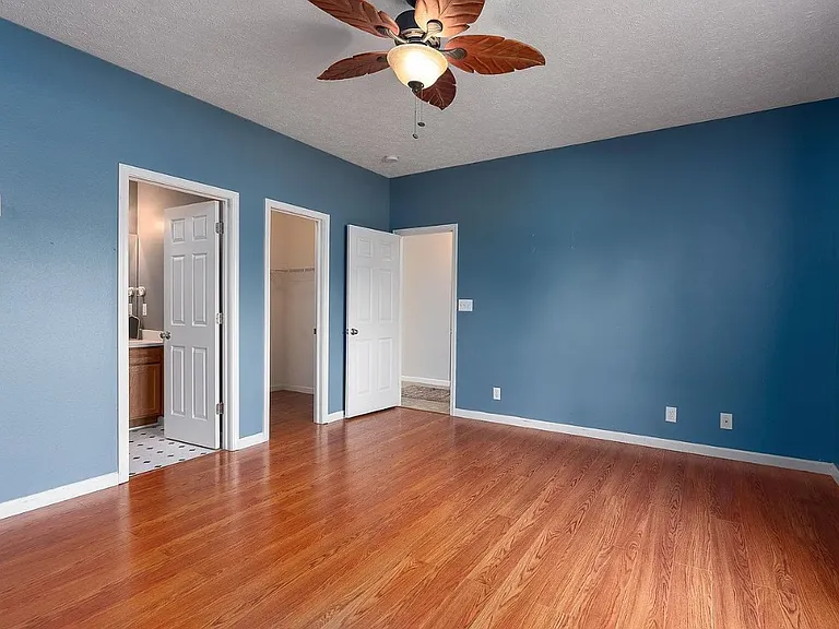 4570 Matthew St — Photo 11