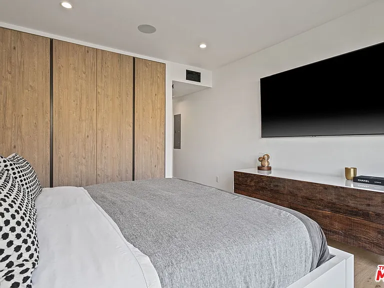 440 N Oakhurst Dr #301 — Photo 24