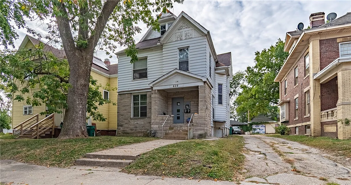609 W William St photo 1
