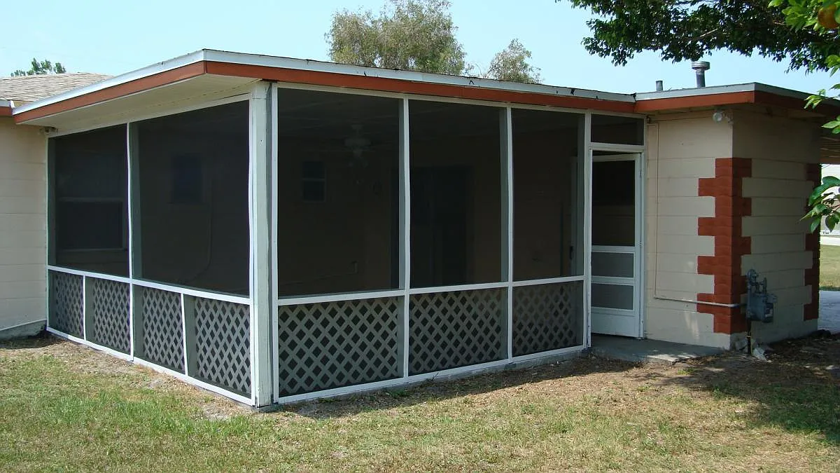 4 bed, 1144 sqft, $2,200 — Photo 4