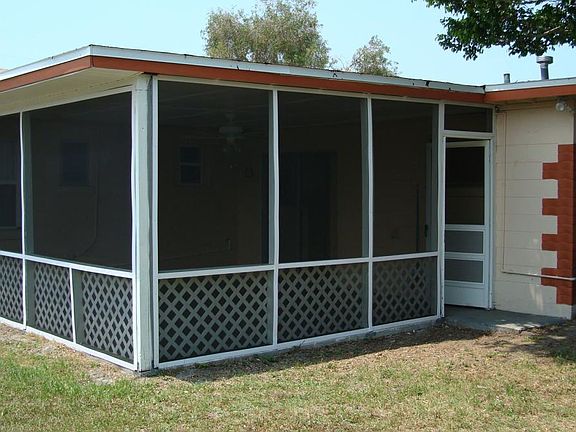 SCREENED PORCH