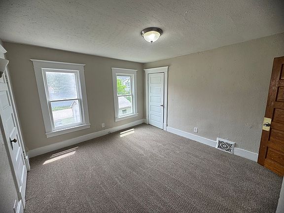 2nd image of 3902 4th Ave