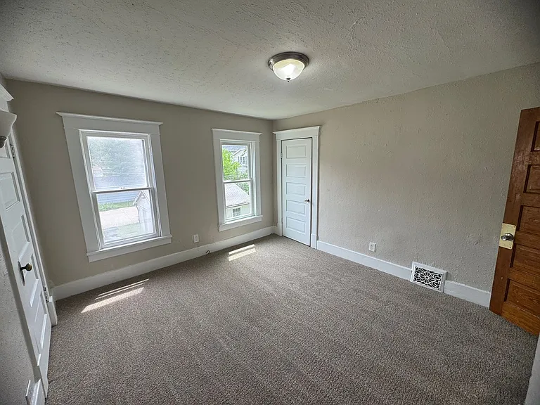 3902 4th Ave — Photo 2