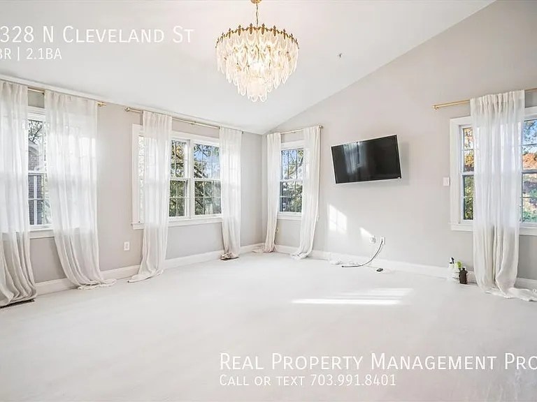 1328 N Cleveland St — Photo 26