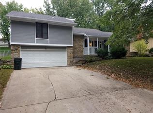 5705 NW Raintree Dr, Parkville, MO 64152
