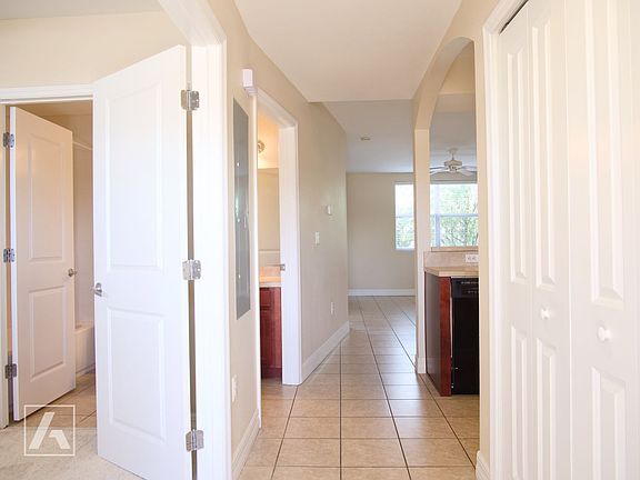 2nd image of 2902 N Orange Ave #216