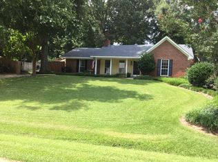 724 Lake Forest Dr, Vicksburg, MS 39183