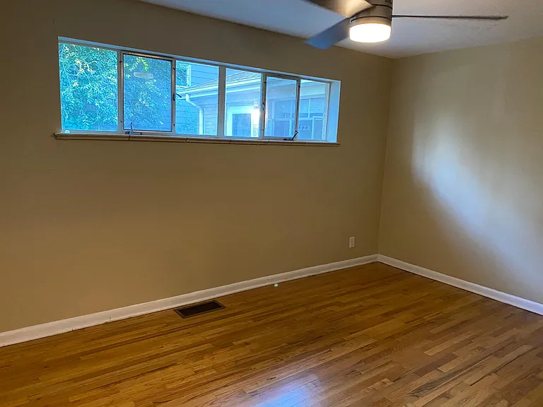 831 N Forest St — Photo 9