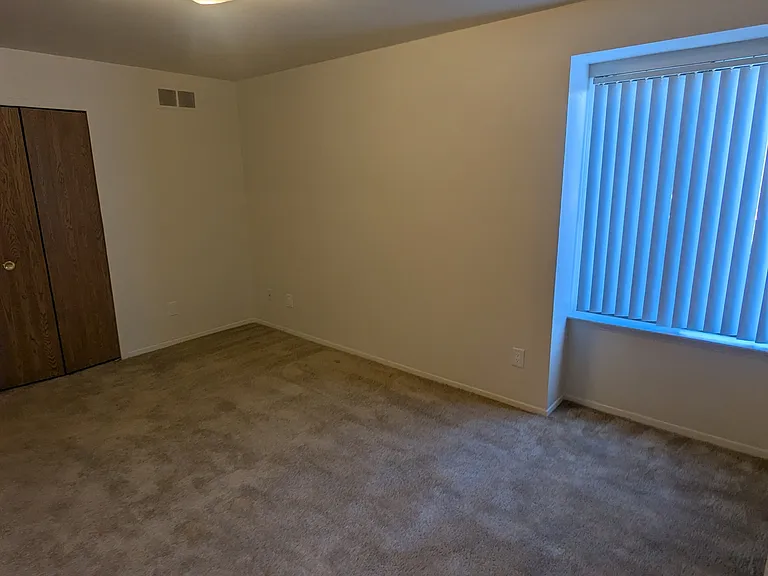 Lakeside Village Apartments — Photo 144