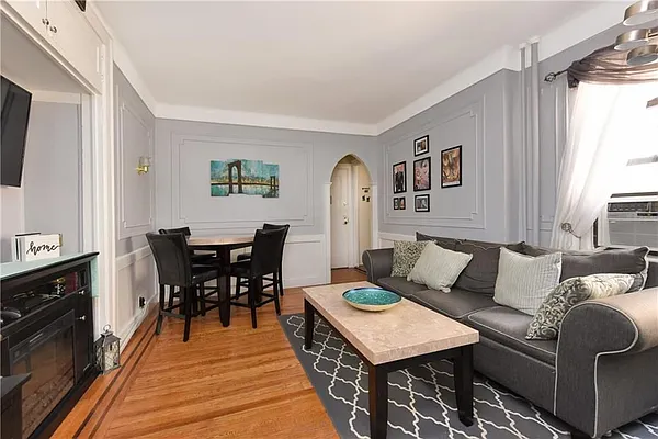 Sold by Remax Edge | media 14