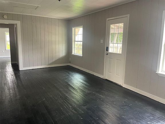4th image of 407 N Magnolia St