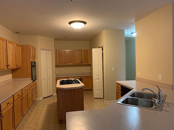 4th image of 10 N Lake St APT 201