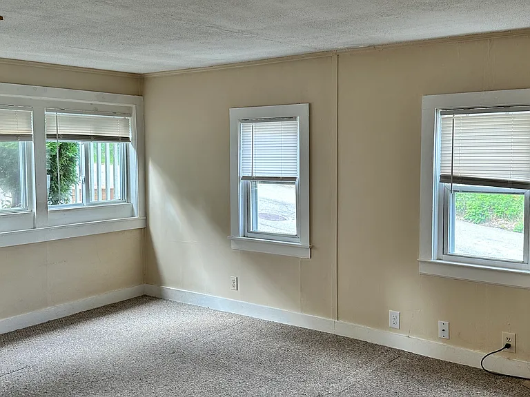 27 Central Park Ave #1 — Photo 14