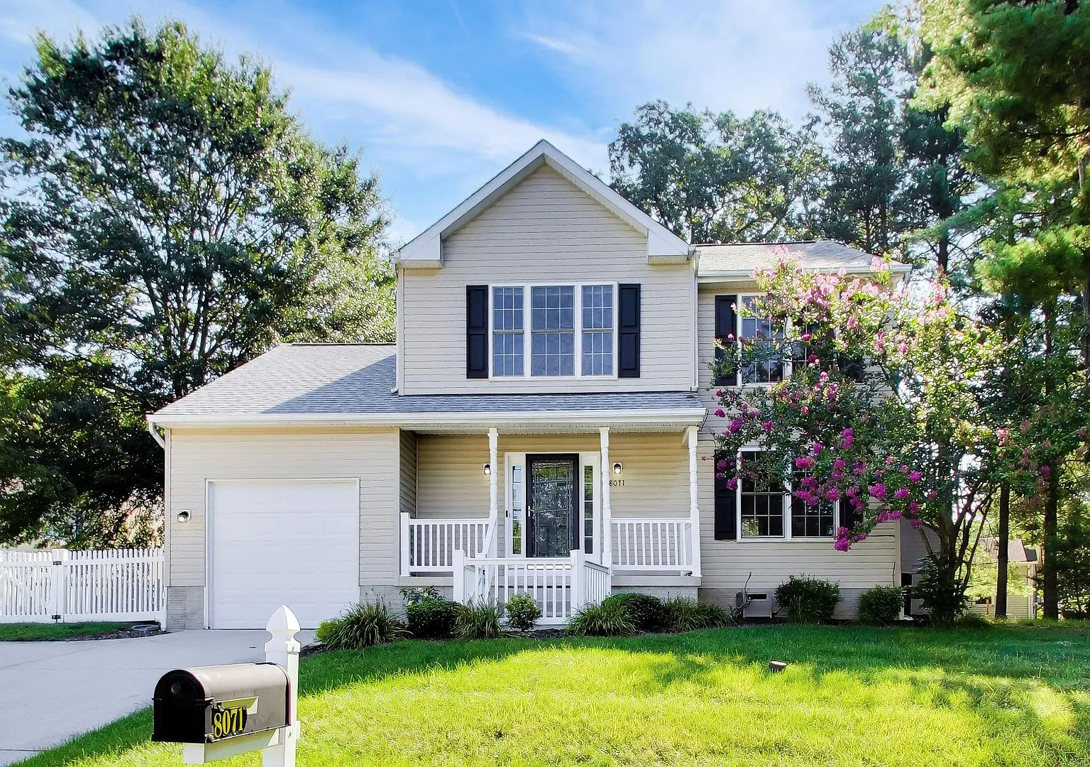 Beautiful Home in Severn - 4Bedroom/3.5Bathroom - One car garage+driveway — Photo 1