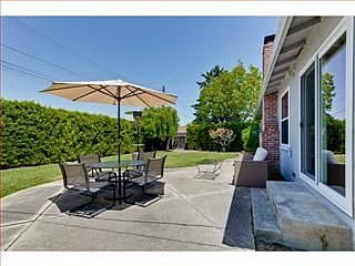 1st image of 923 The Dalles Ave