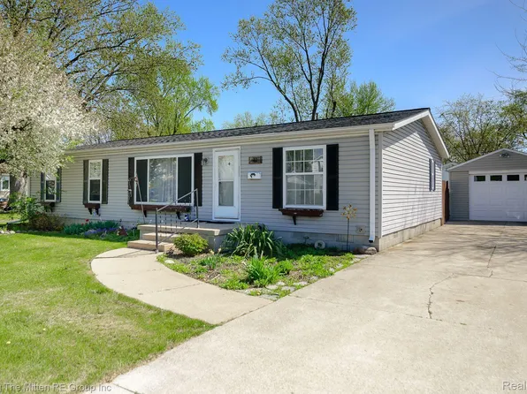 42 N Biggs St, Belleville, MI 48111