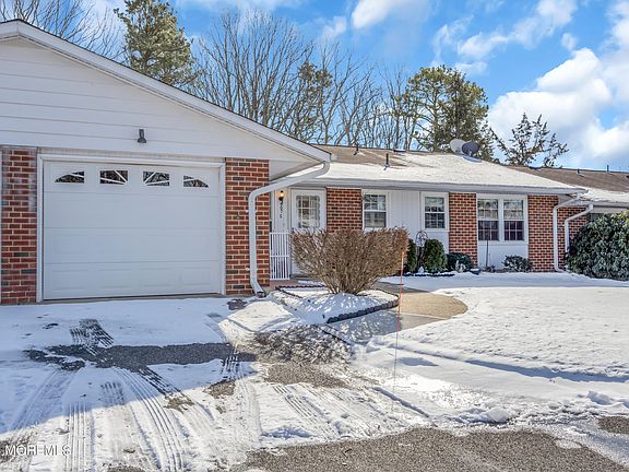 2nd image of 907C Dumbarton Drive