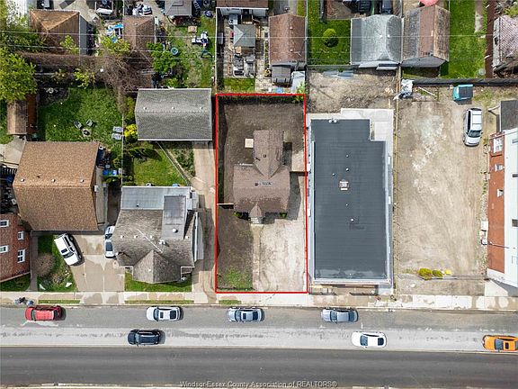 4th image of 1663 Drouillard Rd