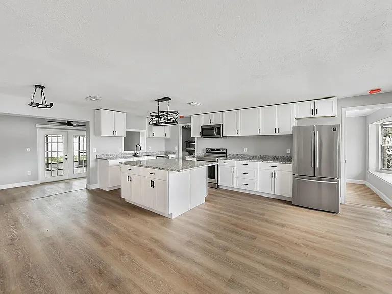 5374 Skyline Pl — Photo 3