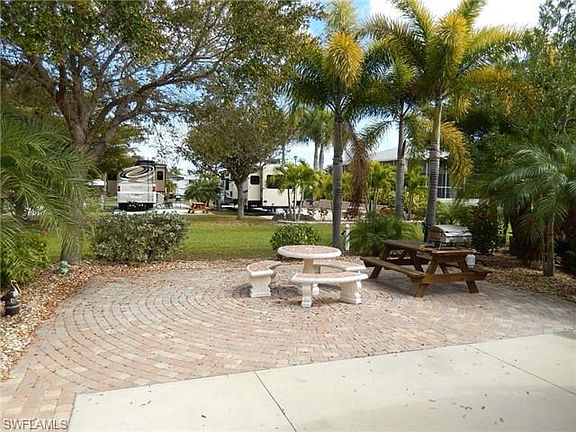 3rd image of 923 High Tide Ln