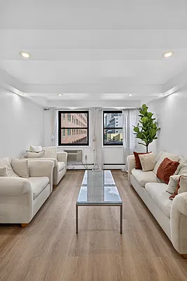 Living room, photo 2