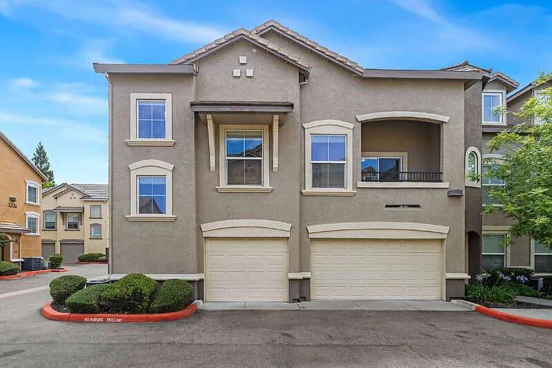 2 bed, 2.0 bath, 1519 sqft, $3,500 — Photo 3