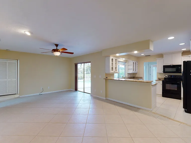 145 SW 54th St — Photo 39